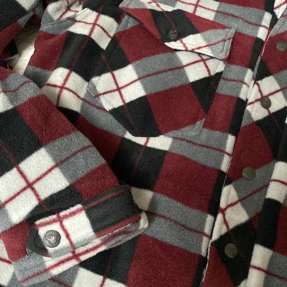 NWOT Man’s Legendary Whitetails Plaid & Quilted Jacket - Picture 6 of 15